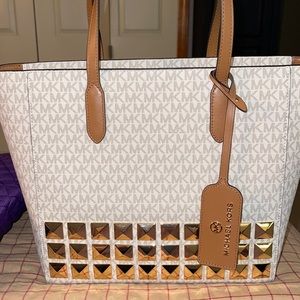 NWOT MK Sinclair Large Studded Logo Tote Bag!🤎🌟